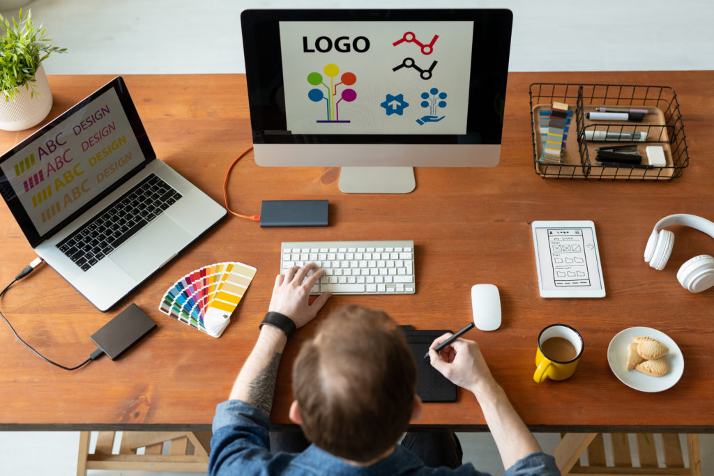 Learn how to make a compelling and engaging logo for the new year.